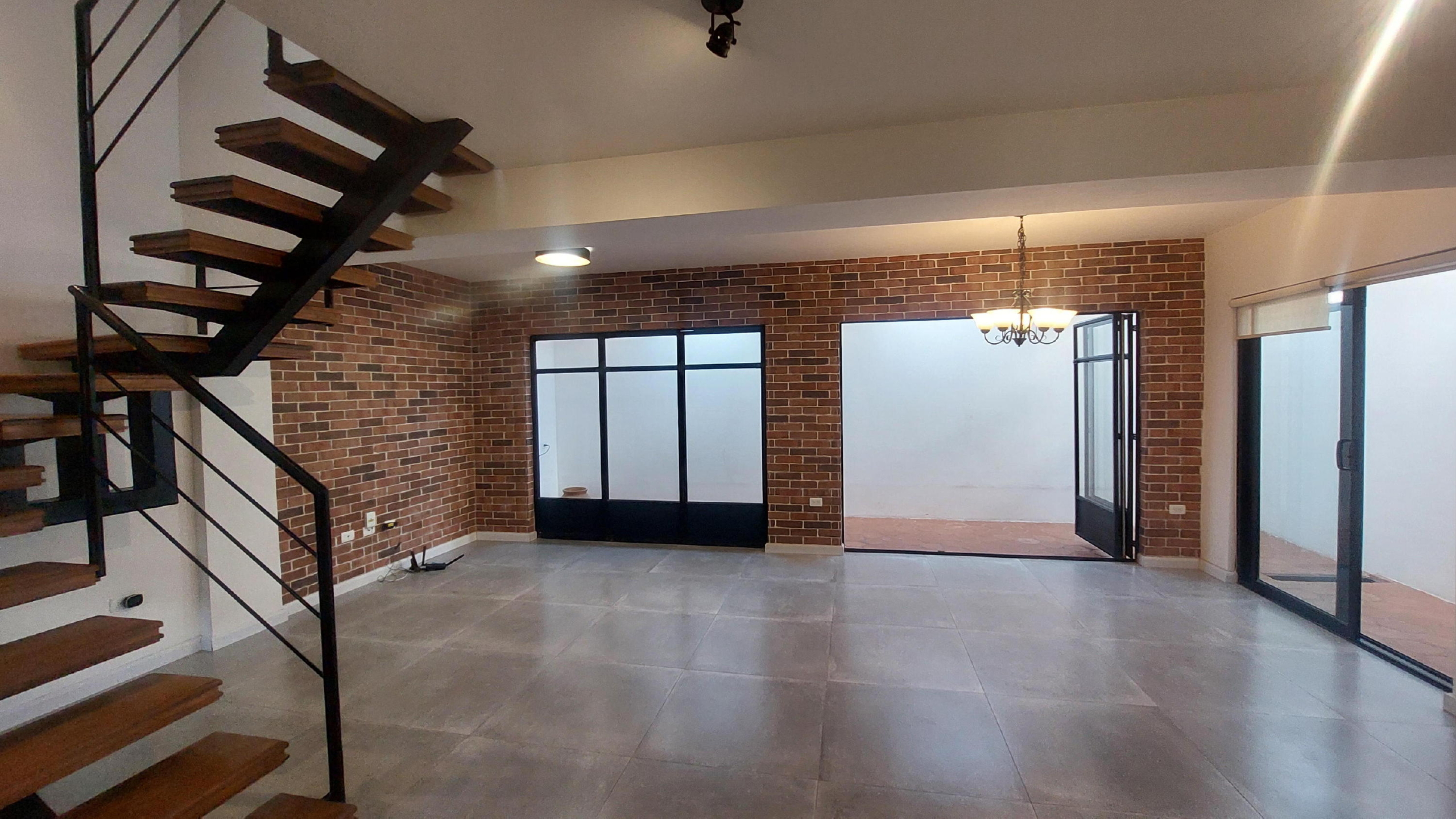 Casa en Venta en Ensenada en zona Privada muy cerca de los mejores centros comerciales