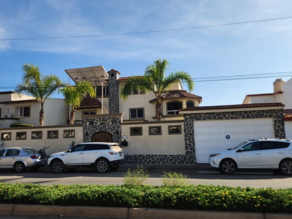 RESIDENCIA DE LUJ0 EN VENTA EN FRAACIONAMIENTO JUAN DIEGO RESIDENCIAL