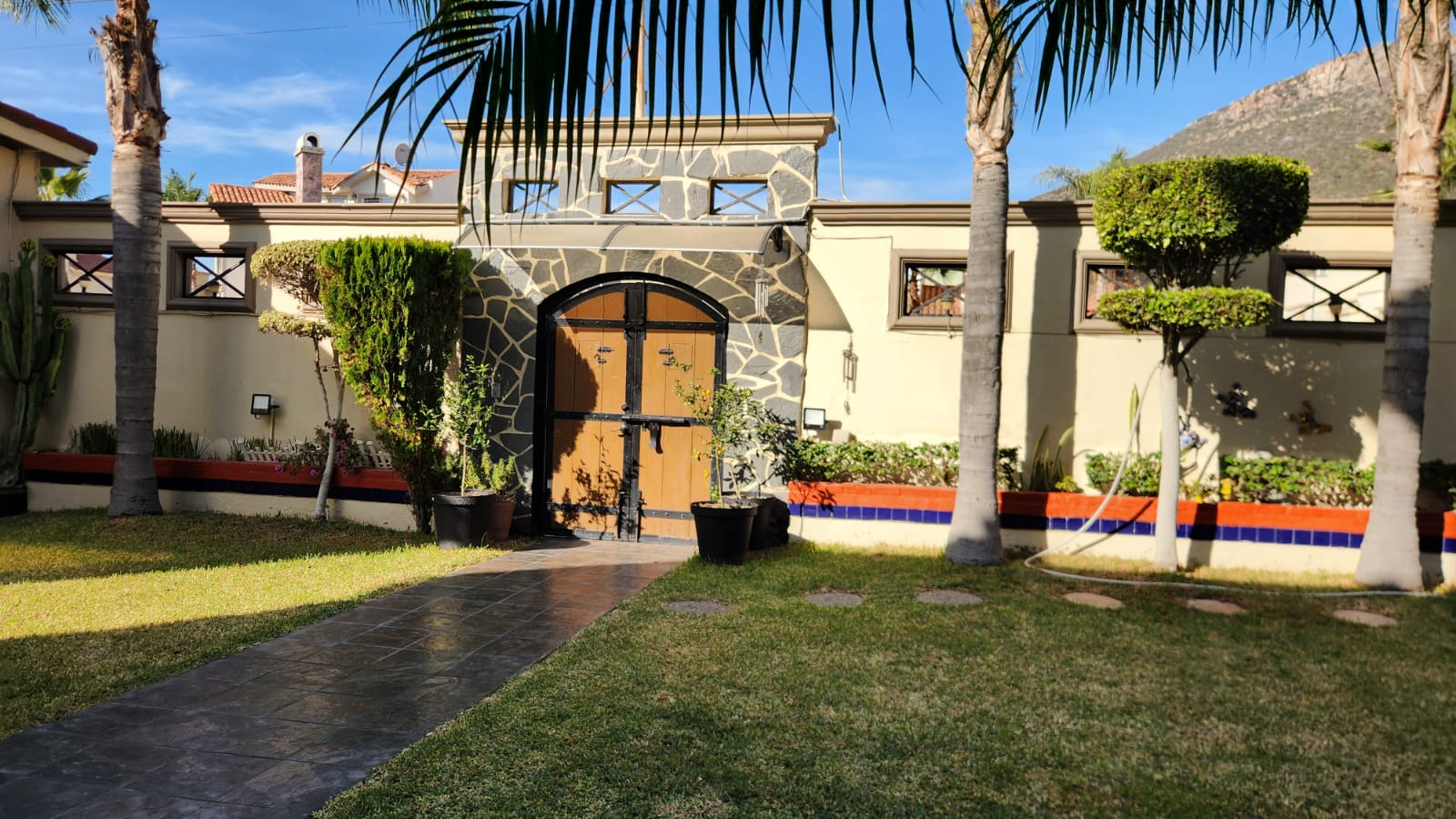 RESIDENCIA DE LUJ0 EN VENTA EN FRAACIONAMIENTO JUAN DIEGO RESIDENCIAL