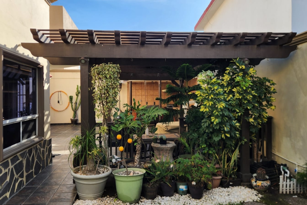 RESIDENCIA DE LUJ0 EN VENTA EN FRAACIONAMIENTO JUAN DIEGO RESIDENCIAL