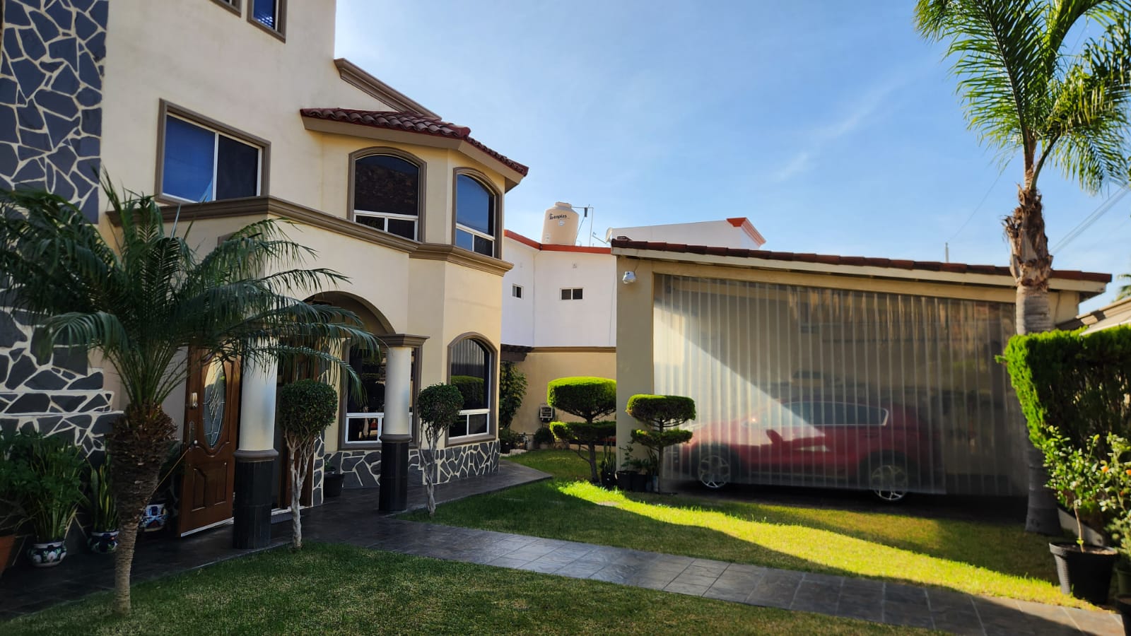 RESIDENCIA DE LUJ0 EN VENTA EN FRAACIONAMIENTO JUAN DIEGO RESIDENCIAL