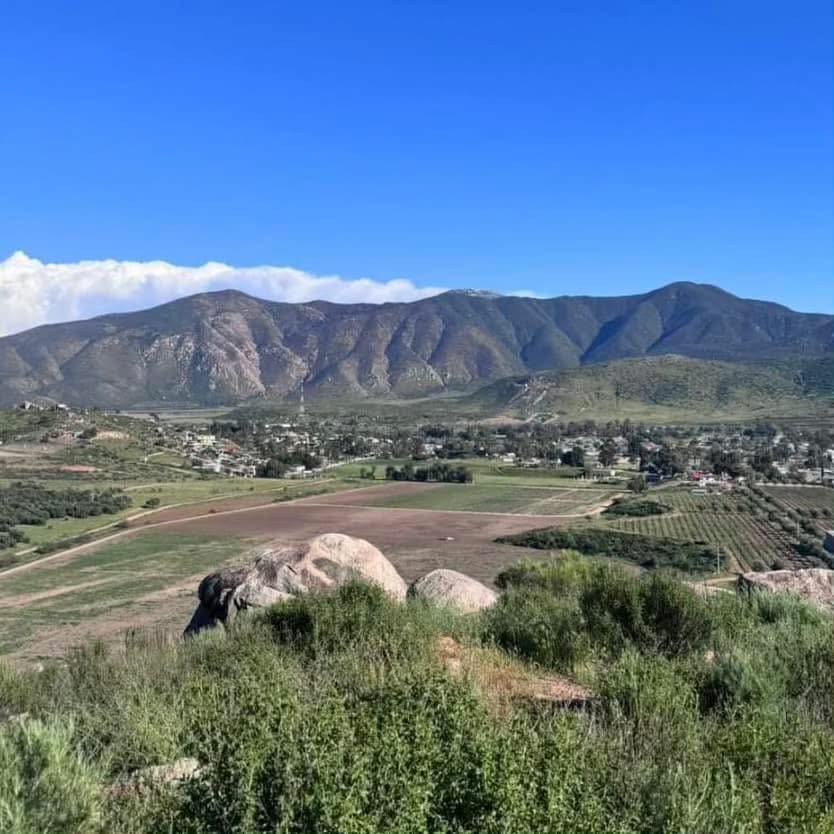 TERRENO EN VALLE DE GUADALUPE CON GRAN VISTA LISTO PARA ESCRITURAR Y FINANCIADO