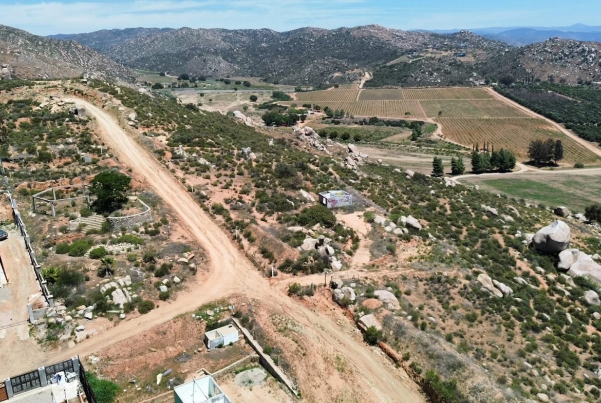 TERRENO EN VALLE DE GUADALUPE CON GRAN VISTA LISTO PARA ESCRITURAR Y FINANCIADO