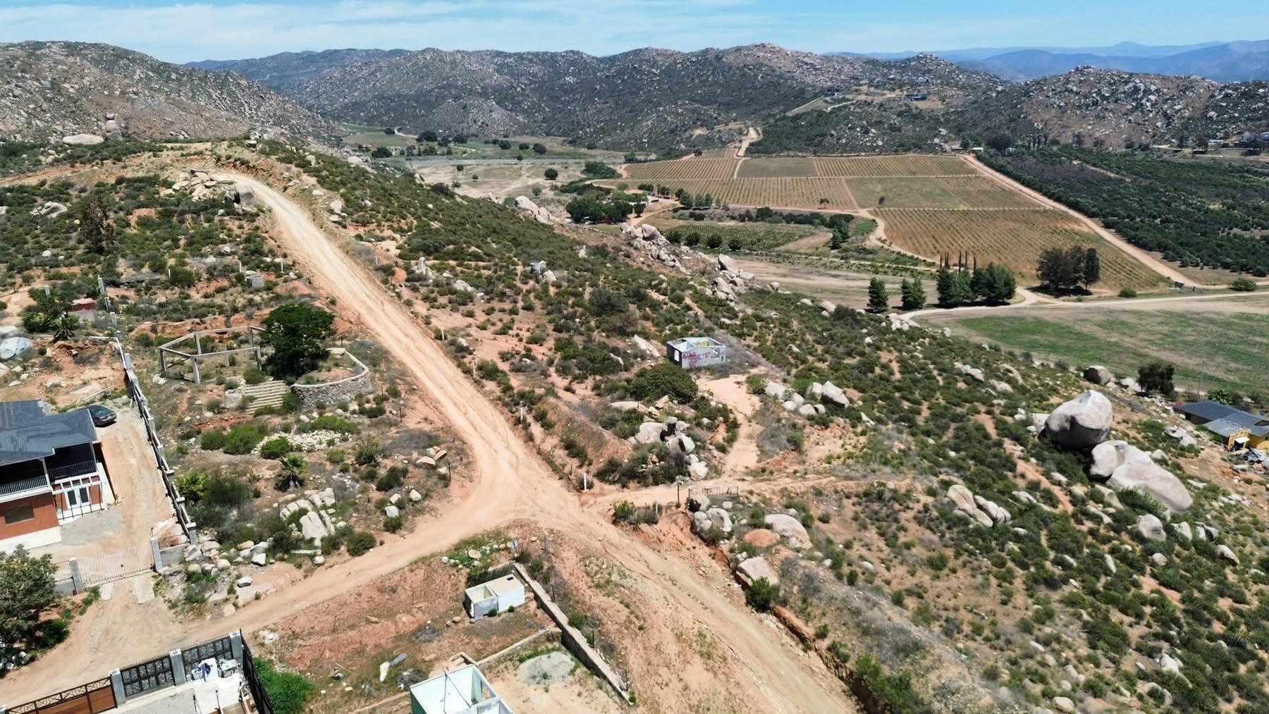 TERRENO EN VALLE DE GUADALUPE CON GRAN VISTA LISTO PARA ESCRITURAR Y FINANCIADO