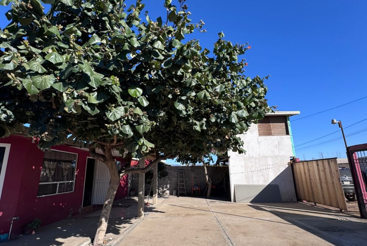 CASA EN VENTA EN MANEADERO PARTE BAJA