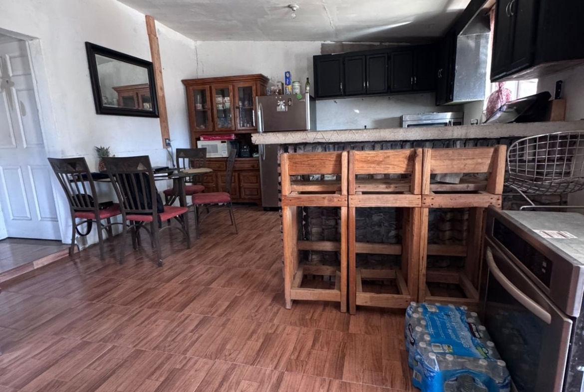 CASA EN VENTA EN MANEADERO PARTE BAJA