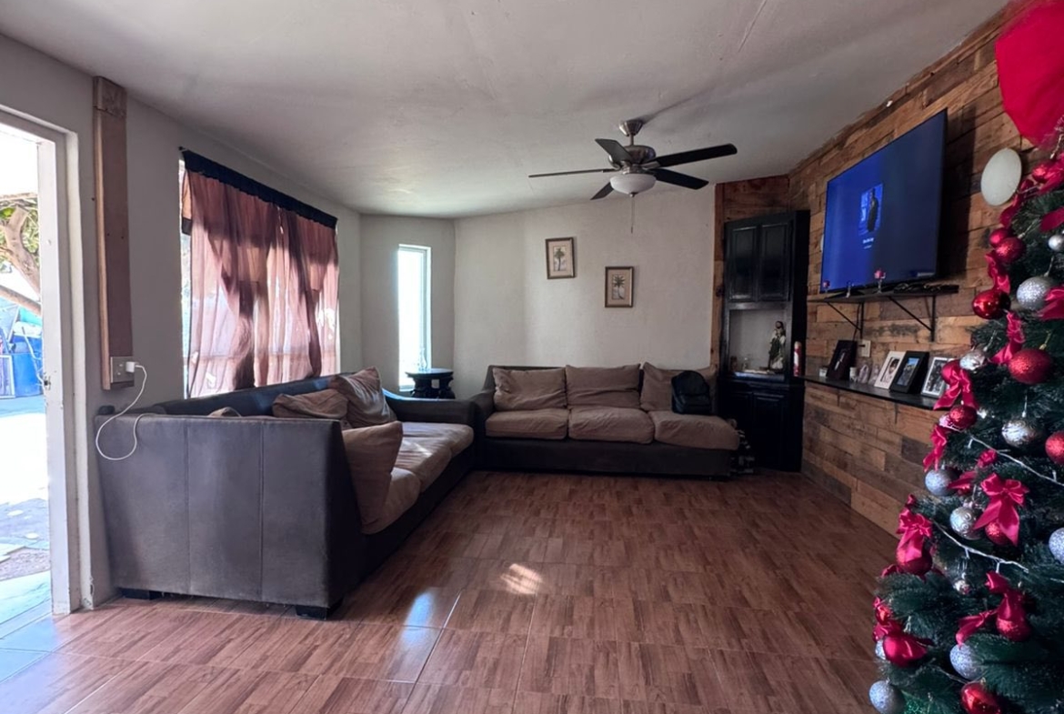 CASA EN VENTA EN MANEADERO PARTE BAJA