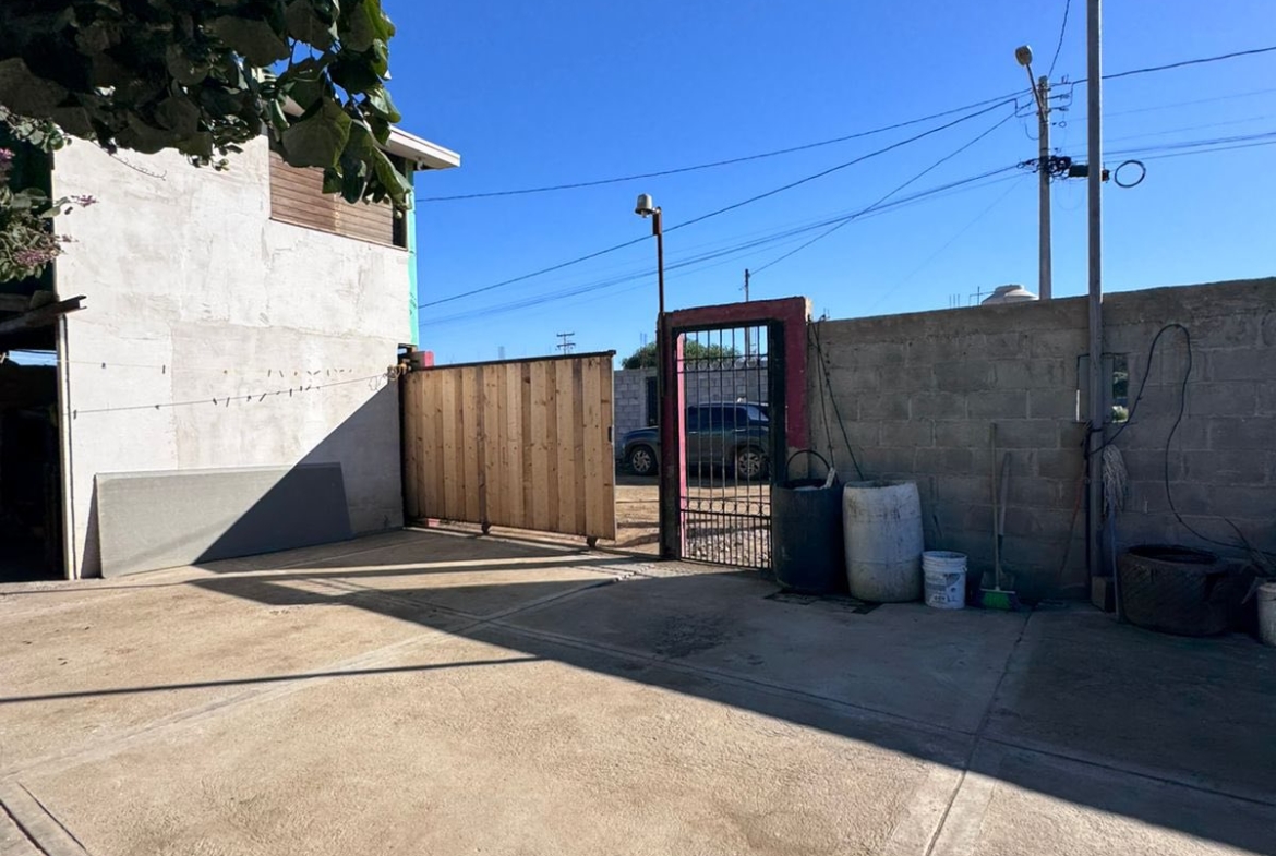 CASA EN VENTA EN MANEADERO PARTE BAJA