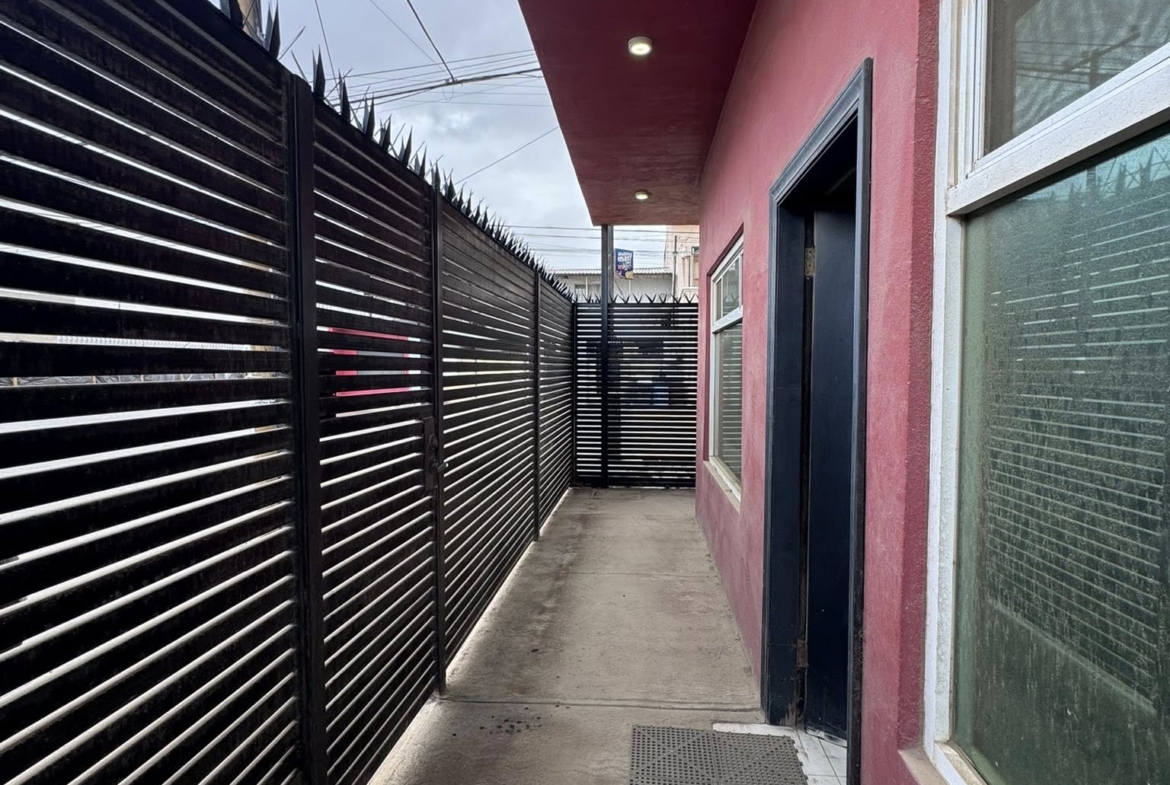 AMPLIA CASAEN VENTA EN ESQUINA DEL IMSS