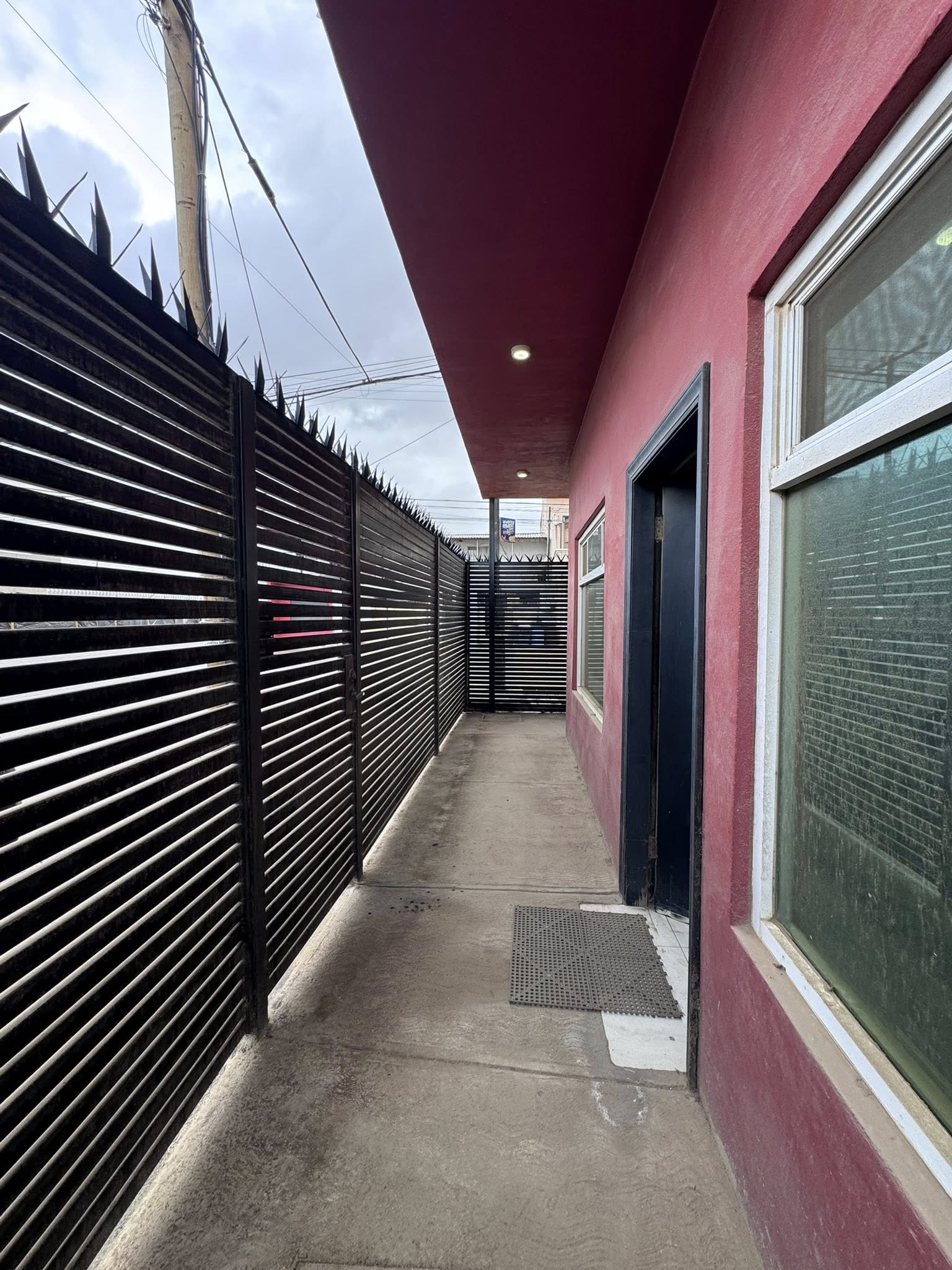 AMPLIA CASAEN VENTA EN ESQUINA DEL IMSS