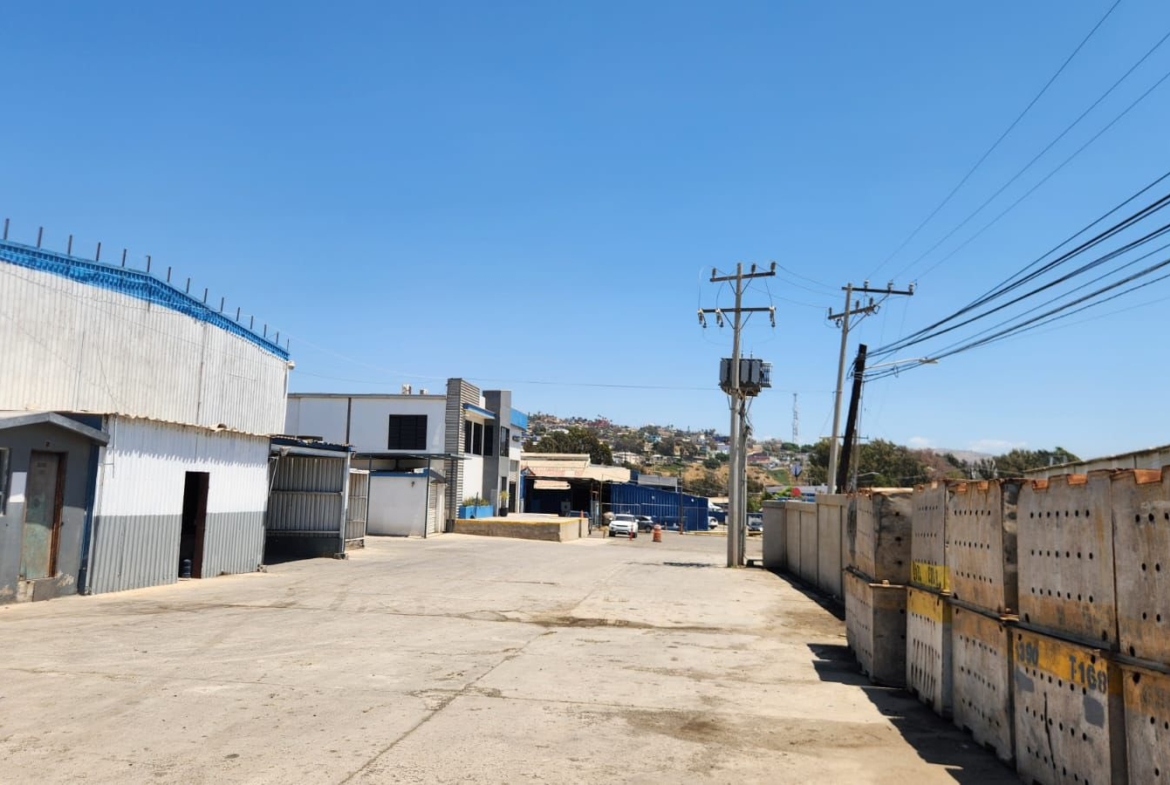 BODEGA INDUSTRIAL EN RENTA EN SAUZAL