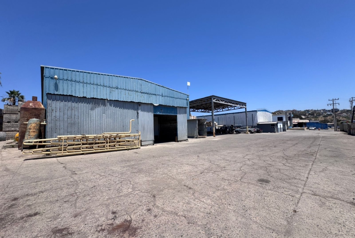 BODEGA INDUSTRIAL EN RENTA EN SAUZAL