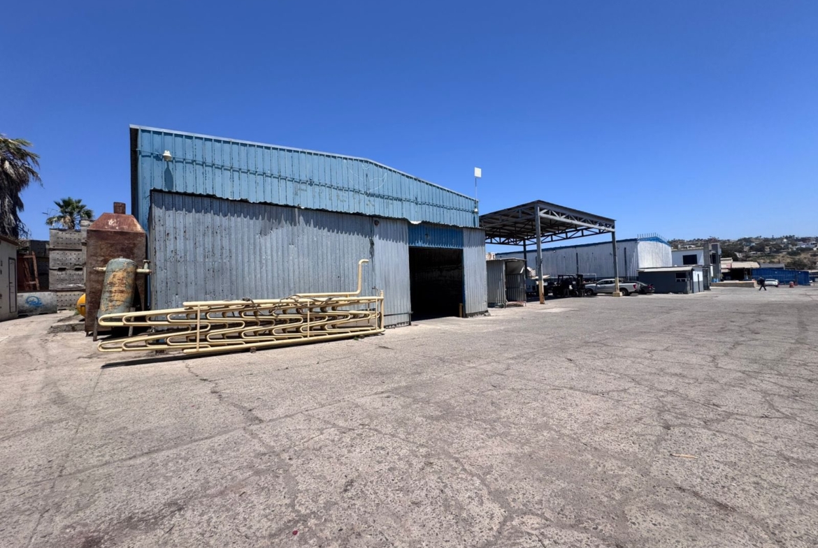 BODEGA INDUSTRIAL EN RENTA EN SAUZAL